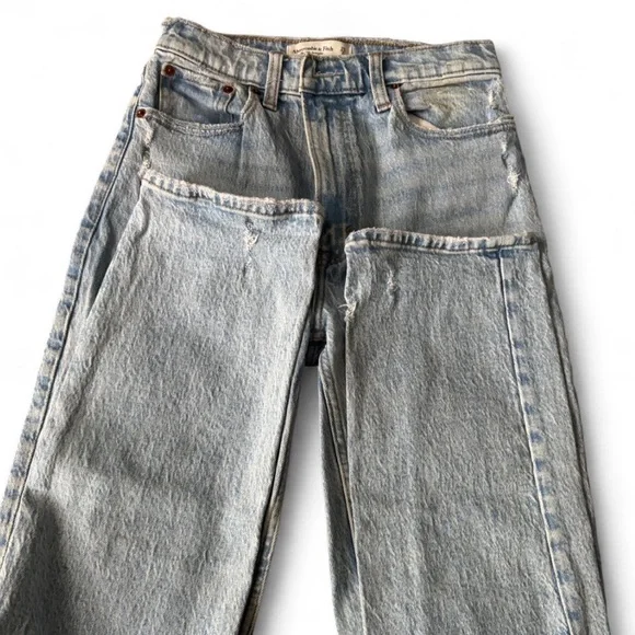 Abercrombie & Fitch Straight High Rise Jeans - Picture 1 of 4